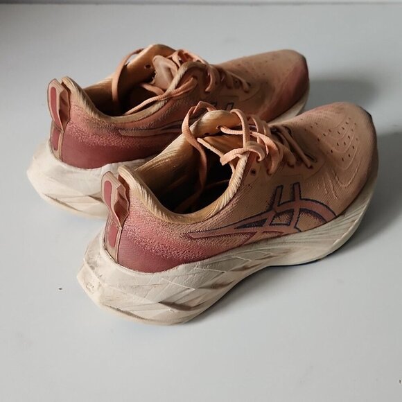 ASICS | Women's NOVABLAST 4 Running Shoes Sneakers Faded Orange Sz 6 - Picture 4 of 7
